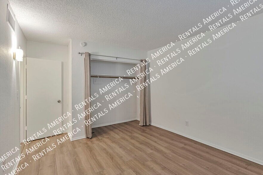 Building Photo - 749 E 6th St