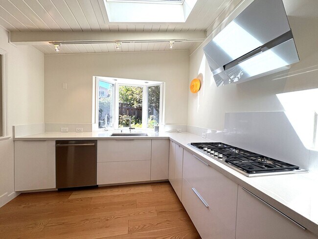Building Photo - Beautifully Updated 5-Bedroom Home coming ...