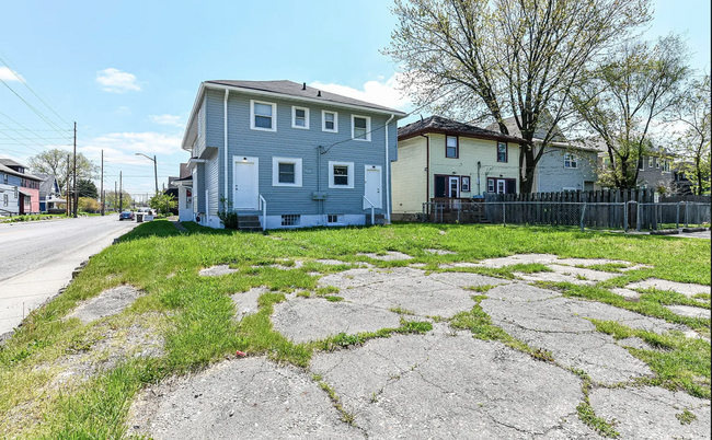 back yard parking spots - 2960 N Park Ave