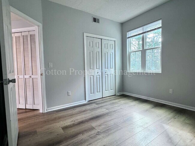 Building Photo - 2BR/2BA Condo off Wilshire Blvd - Beautifu...