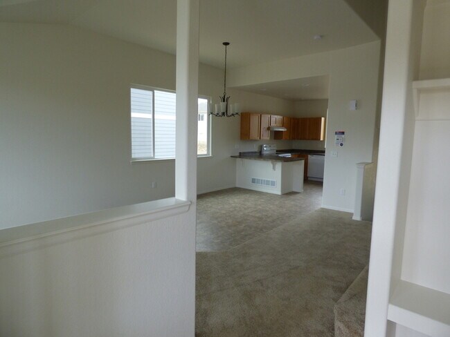 Building Photo - Spacious 3 Bedroom, 2.5 Bathroom Home in Berthoud- Easy Commuting!
