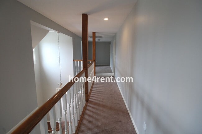 Building Photo - Gorgeous Lake Home w/ Beautiful Walking Tr...