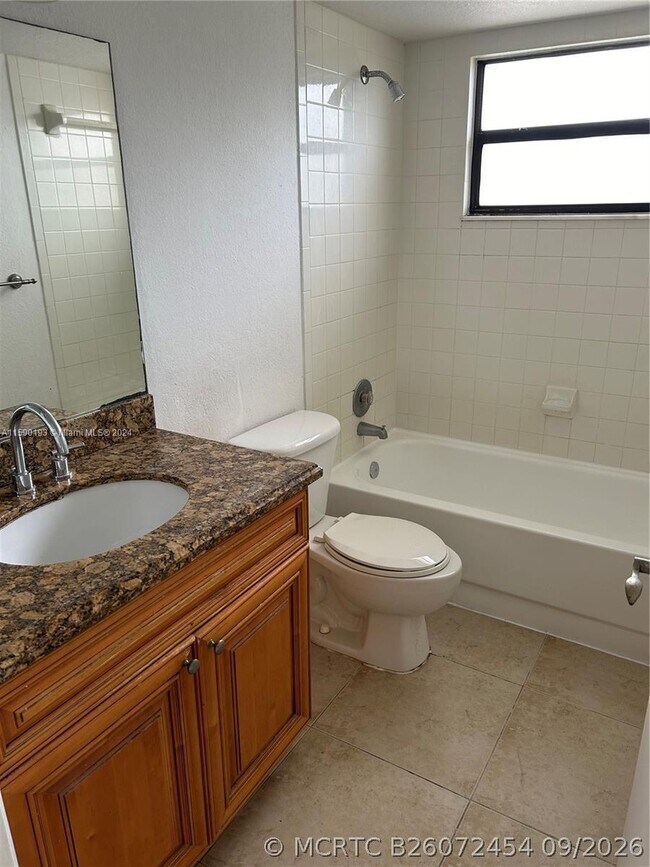 Building Photo - 1445 Lake Crystal Dr