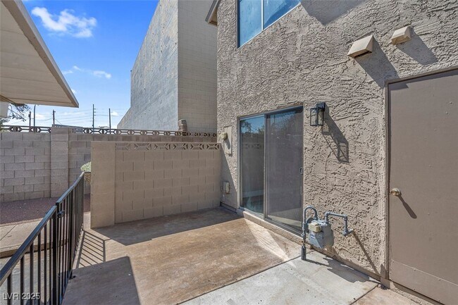 Building Photo - 456 Sellers Pl