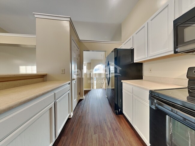 Building Photo - 8973 Julia Mdws