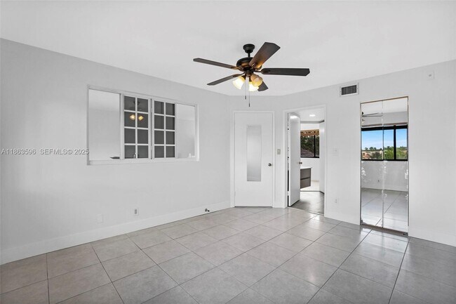 Building Photo - 15549 N Miami Lakeway