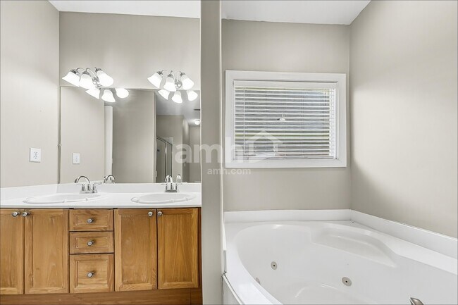 Building Photo - 4528 Brighton Cir