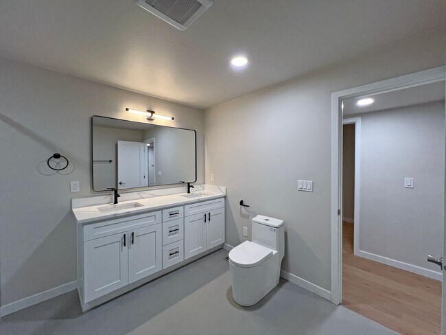 Building Photo - 105 Cedar Crest Ln