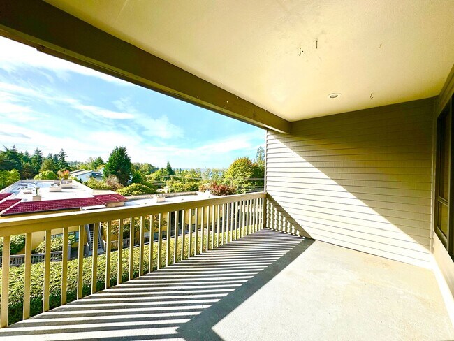 Building Photo - 2bd/2ba Kirkland Condo