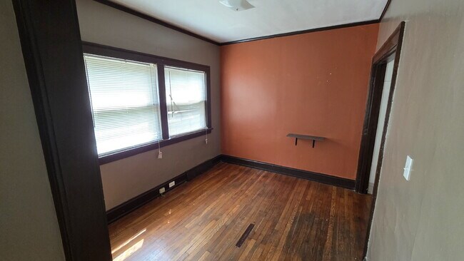 Building Photo - "Spacious 2 Bed in Cleveland Heights !"