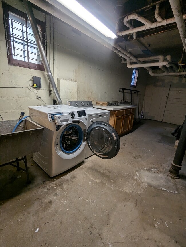 Building Photo - 3332 Colfax Ave S