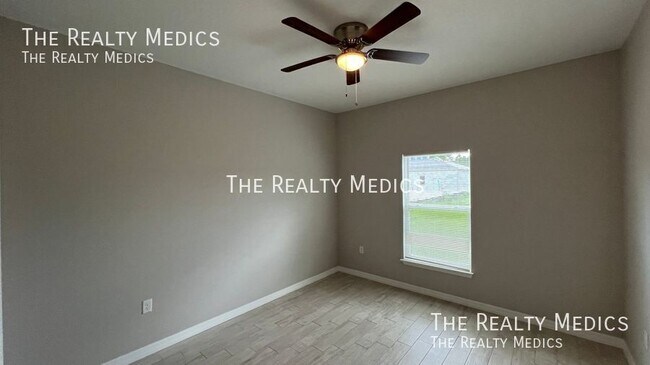 Building Photo - 3290 Halden Ave SE