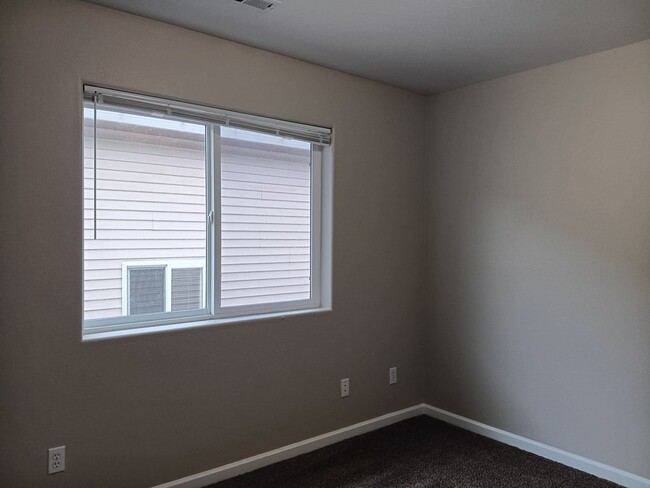 Building Photo - Beautiful Newly Remodeled Propety Ready Fo...