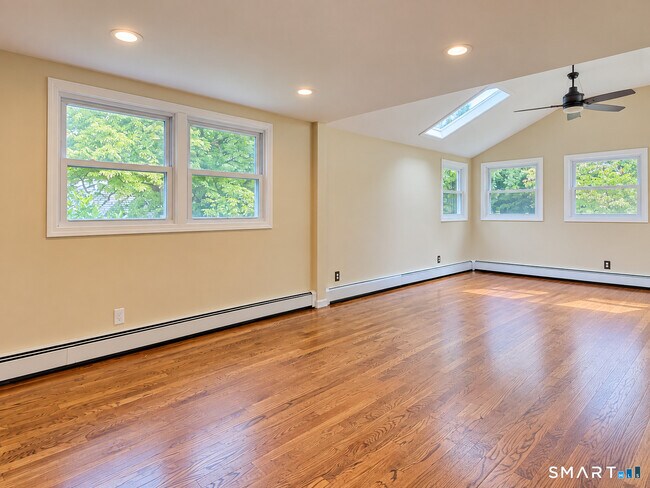 Building Photo - 54 Halsey Dr