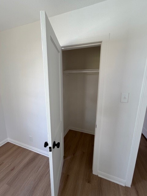 Building Photo - 326 E 1st St