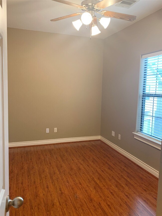 Building Photo - 9033 Creekstone Lake Dr