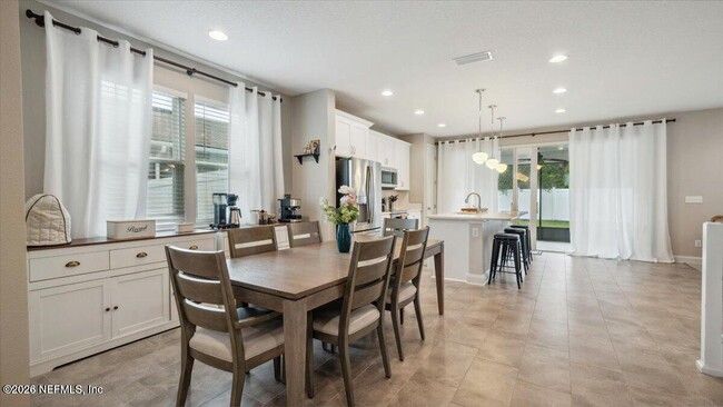 Building Photo - 1120 Persimmon Dr