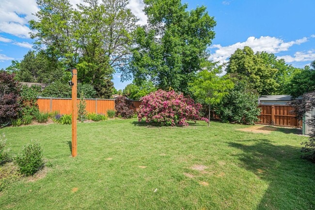 Building Photo - 5 Bedroom House on Large Lot in Scotch Pines