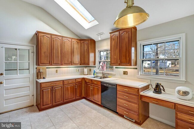 Building Photo - 9232 Forest Haven Dr