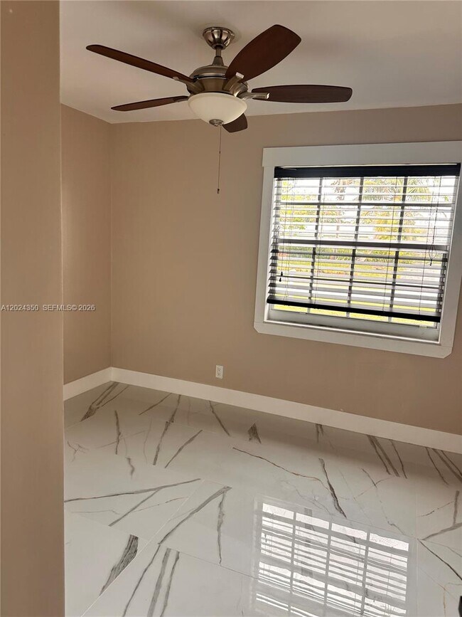 Building Photo - 3614 Everglades Rd