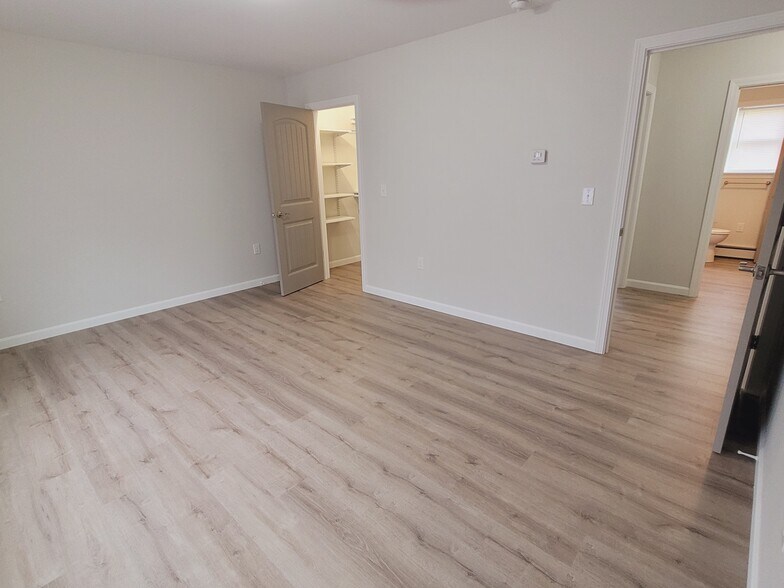 Building Photo - 8 Juniper Ln