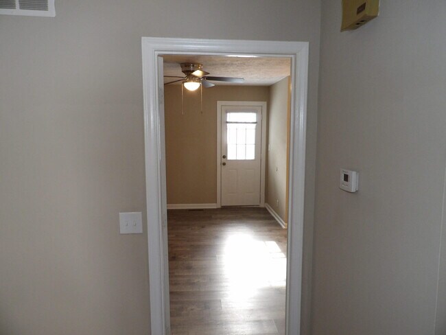 Building Photo - 176 Landings Dr