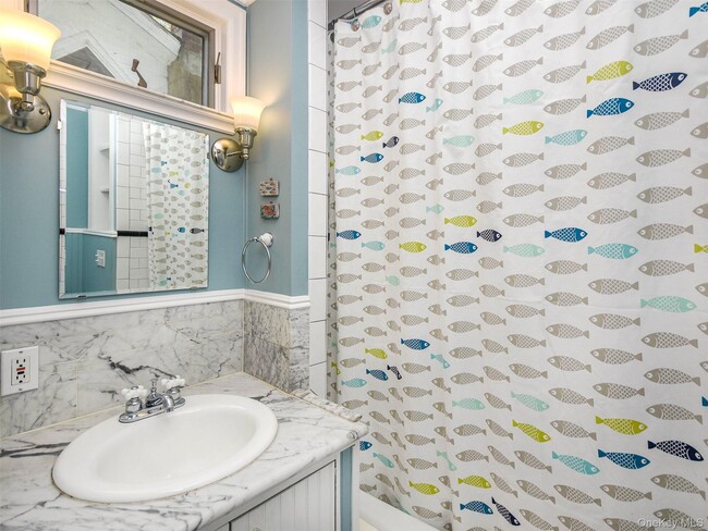 Building Photo - 24 Bay Ave