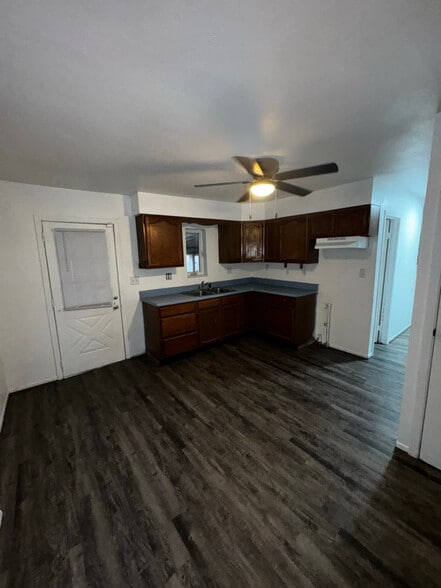 Building Photo - 2219 Woodford St