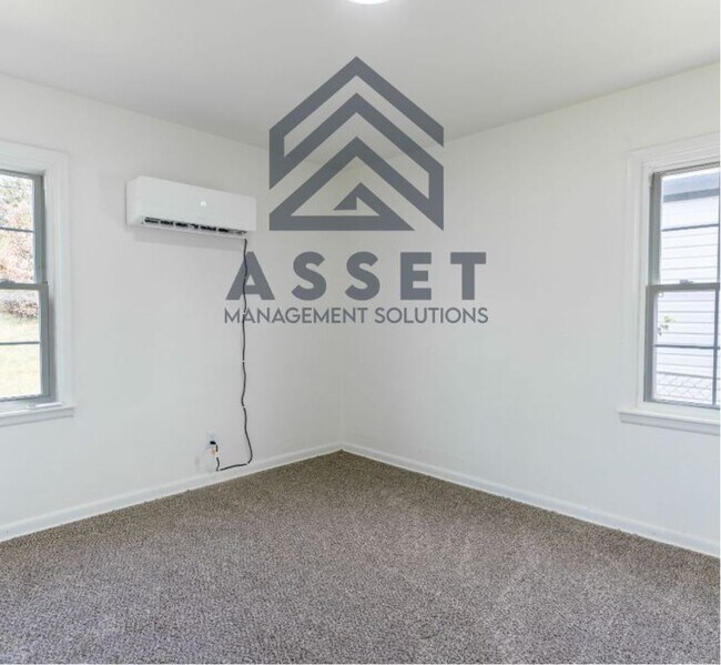 Building Photo - 3-Bedroom Available!