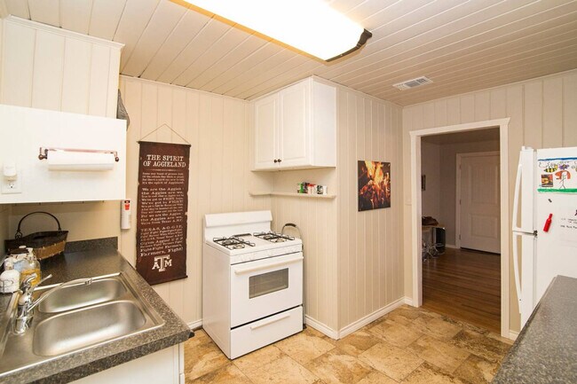 Building Photo - 108 Park Pl