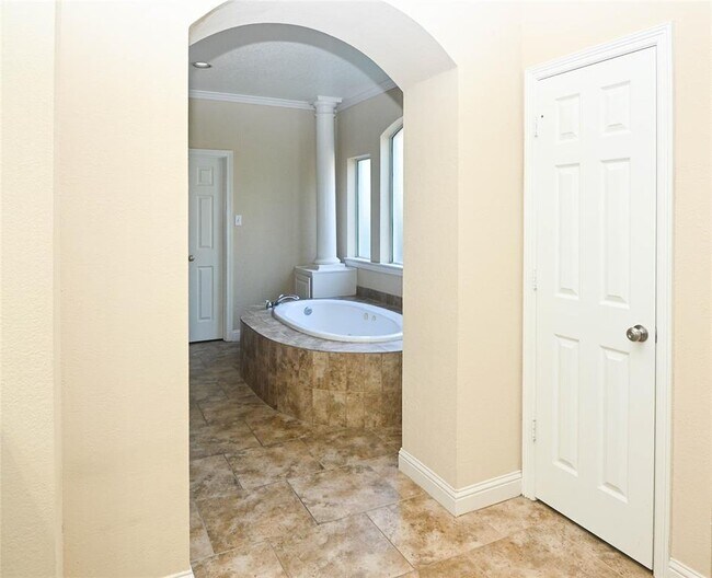 Building Photo - 8707 Westbrook Forest Dr