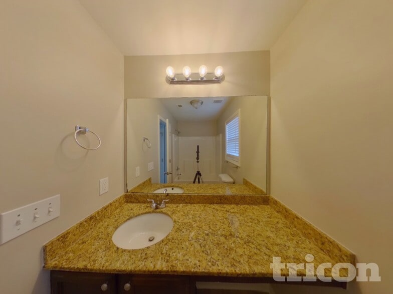 Building Photo - 18 Driftwood Ave