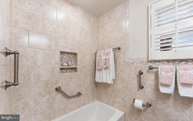 Building Photo - 1406 F St