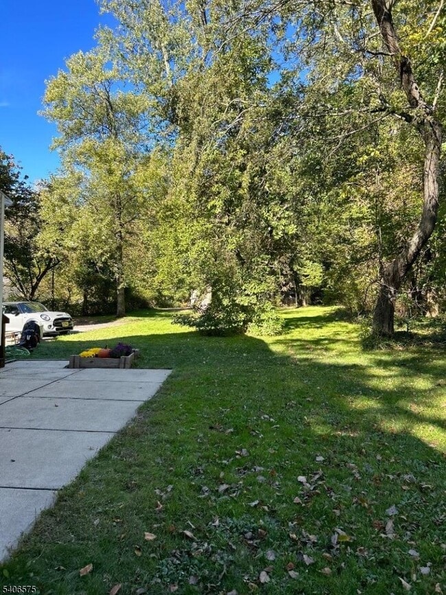 Building Photo - 225 E Northfield Rd