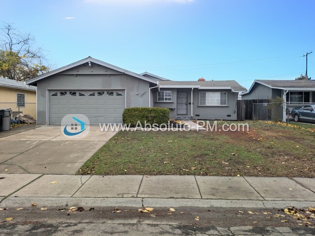 Primary Photo - 3 Bed / 2 Bath Home in a Desirable Pocket-...