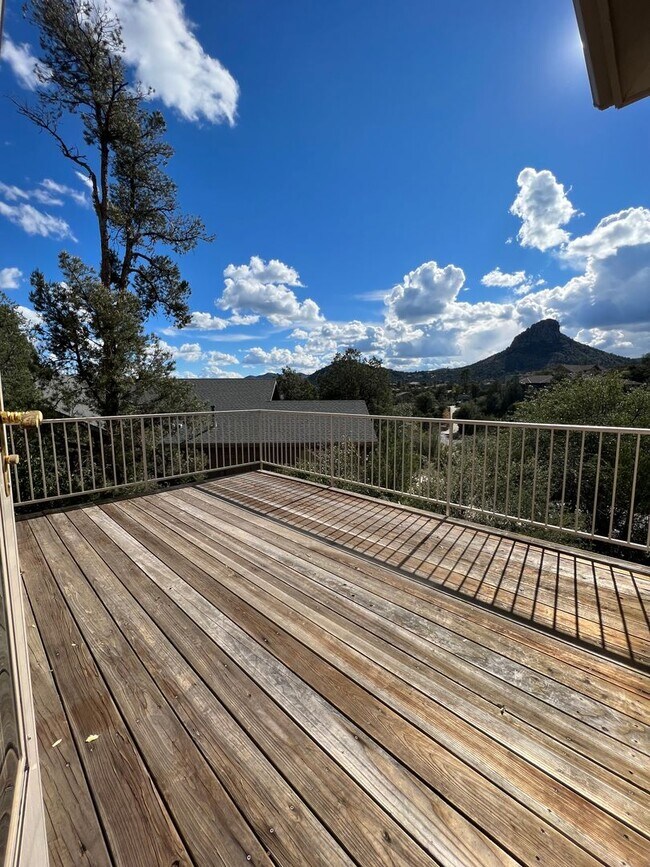 Building Photo - 3 Bedroom 2 Bath Home Overlooking Thumb Butte ~ Forest Trails