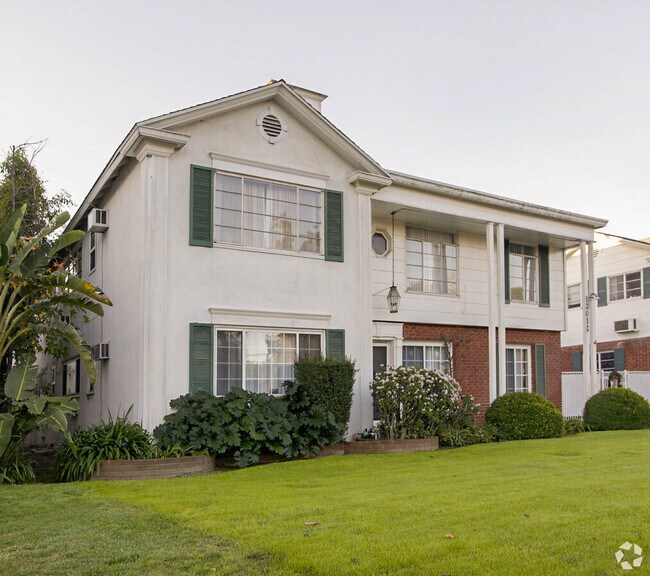 Primary Photo - 12012 Moorpark St