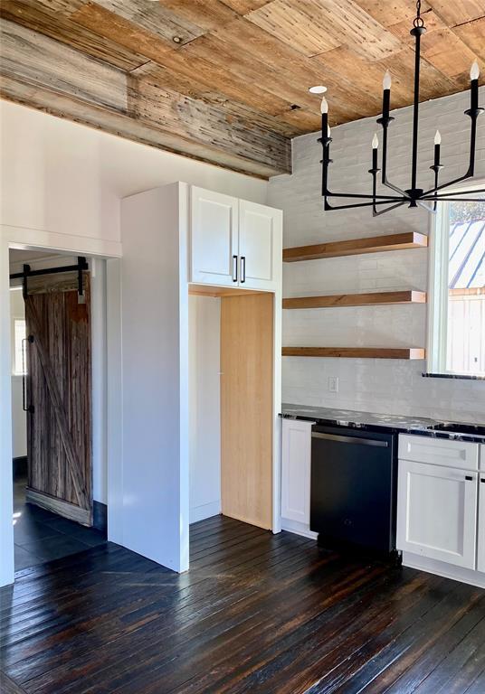 Building Photo - 305 Hall St