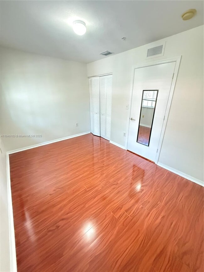 Building Photo - 2082 NE 167th St