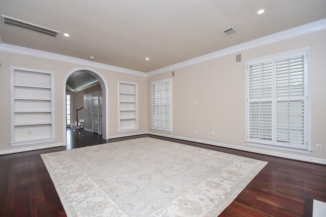 Building Photo - 2124 Nantucket Dr