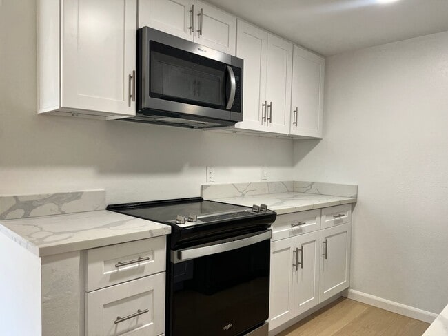 Building Photo - Beautiful 2 bedroom Condo