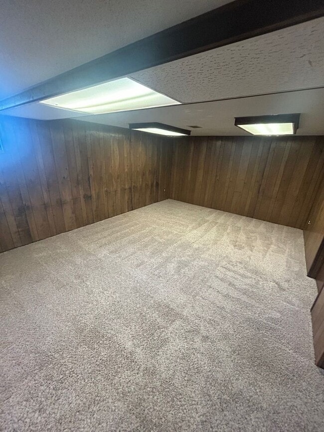 Building Photo - 7615 Walnut Ave