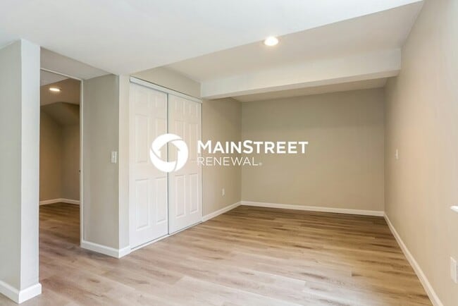 Building Photo - 3 Bedroom Pet-Friendly Home in DENVER, CO with Main Street Renewal