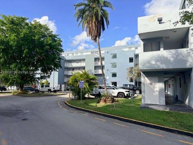 Building Photo - 9375 Fontainebleau Blvd