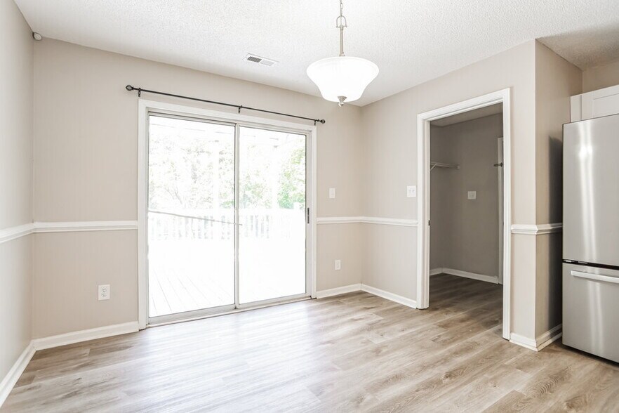 Building Photo - 910 Milkfarm Ct