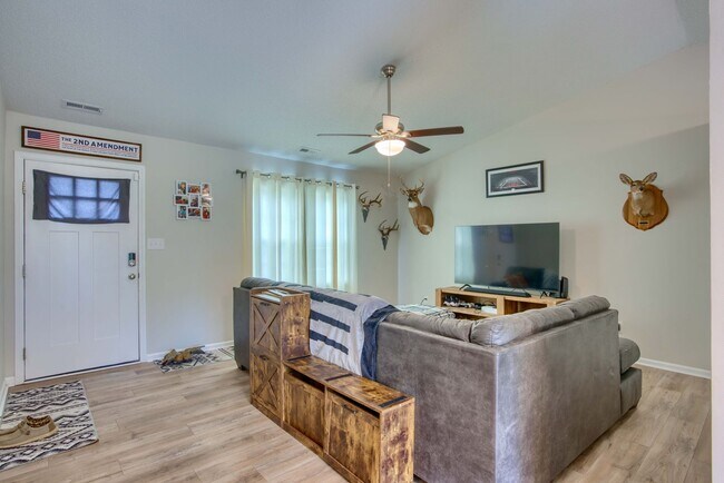 Building Photo - 600 Calabash Dr