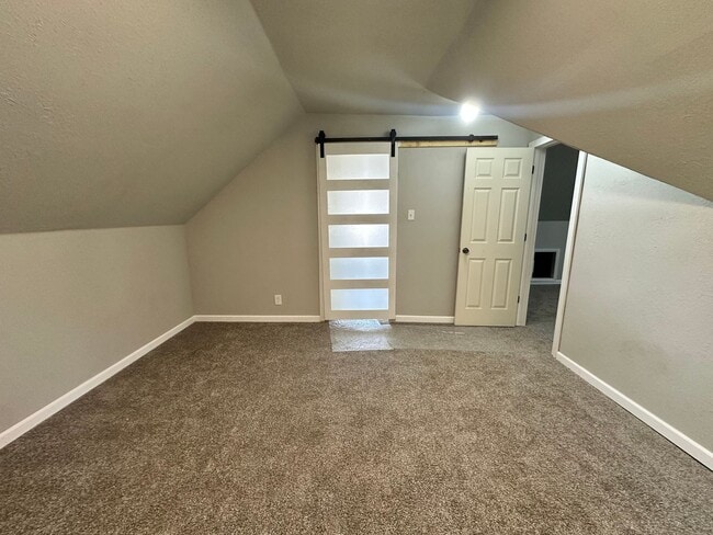Building Photo - Three Bedroom Home in Battle Creek