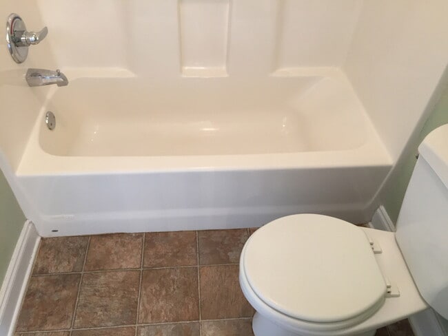 Building Photo - 4bed/4bath in Eagles Landing for JULY!