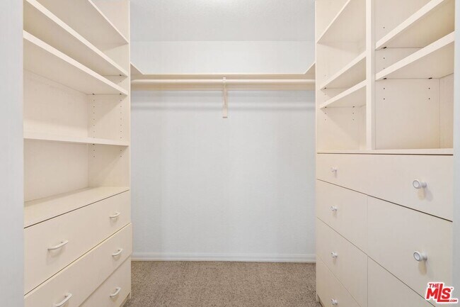 Building Photo - 21663 Ulmus Dr