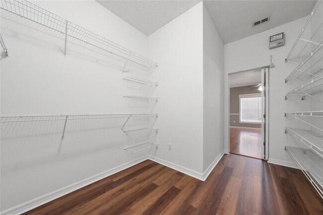 Building Photo - 9724 Myrtle Creek Ln
